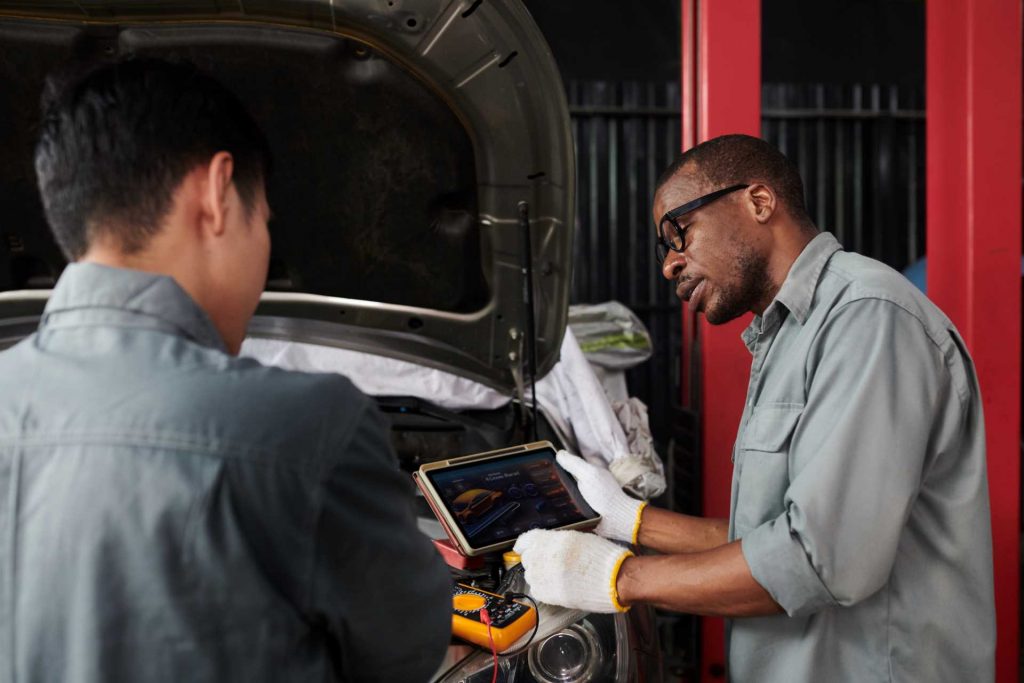digital vehicle inspection tech, two technicians with tablet inspecting car