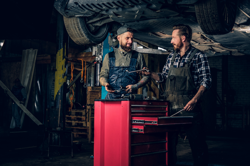 Garage scheduling software, garage employees working together.